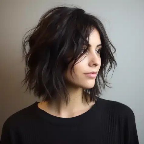 A Line Bob Wavy Hair, Air Dry Shag Haircut, Short Shag With Curtain Bangs, Edgy Medium Length Hair, Shoulder Length Shag, Corte Shaggy, Shag Haircut Ideas, Bob Hairstyle Ideas, Layered Haircuts Shoulder Length