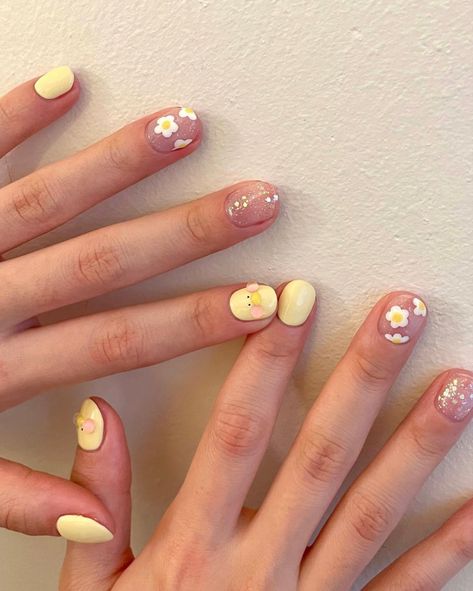 Cute Duck Nails, Jelly Nail Designs, Cute Korean Nails, Popular Nail Colors, Gel Nails French, Kawaii Characters, Yellow Nail Art, Jelly Nail, Minimalist Nail