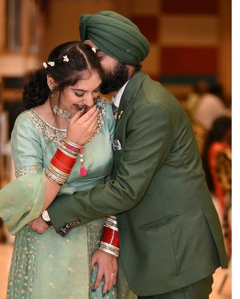 Cute Punjabi Sardar Couple Pics Punjabi Couples Pics, Manifesting Husband, Sardar Couple, Photo Poz, Couples Wallpaper, Sardar Fashion, Poses For Couples, Punjabi Couple, Couple Pics For Dp