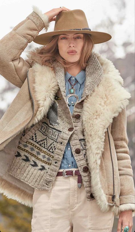 Ranch Outfits For Women, Western Womens Fashion, Winter Boho, Americana Fashion, Western Chic, Shearling Coat, 가을 패션, Fall Fashion Outfits, Winter Fashion Outfits