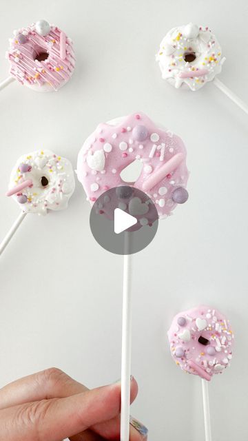 My Little Cakepop Molds 📍Home of the original 3D cake pop mold. on Instagram: "‼️GIVEAWAY HAS ENDED & WINNERS HAVE BEEN ANNOUNCED‼️ The prettiest donut cake pops out there🍩💗 In case you missed it... we recently launched the newest addition to the My Little Cakepop mold collection! Meet our DONUT MOLD! To celebrate, we wanted to give away this NEW donut mold to three of our followers!✨ Elevate your baking game with this adorable new mold that is perfect for beginners. Video by @unforgedible_art 🩷  Giveaway rules: -Must be following @mylittlecakepopmolds on IG -Comment the donut emoji & tag a friend🍩 -3 giveaway winners will be picked and announced Thursday, 6/27! Good luck! 💕 ⠀⠀⠀⠀⠀⠀⠀⠀⠀ This mold is perfect for cake bites and is meant to be decorated from the top only, as a glazed donu Donut Cake Pops Ideas, Donut Cake Pops, Donut Pops, Donut Sticks, Giveaway Rules, Cake Pop Decorating, Donut Cake, Cake Pop Molds, Cake Decorating With Fondant