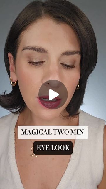 Kate | Makeup Tips on Instagram: "The Most Magical Two Min Eye Look This is my go to when I have no time but want my eyes to stand out!  Comment EYES for the direct links   #eyelook #eyemakeuptutorial #eyesandlips #eyeshadow #eyeshadowtips #easymakeup #easymakeuplook" Eye Makeup For Deep Set Eyes, Makeup For Droopy Eyes, Eyeshadow Looks For Hooded Eyes, Kate Makeup, Hooded Eye Makeup Tutorial, Everyday Eye Makeup, Eyeshadow Tips, Deep Set Eyes, Simple Makeup Looks