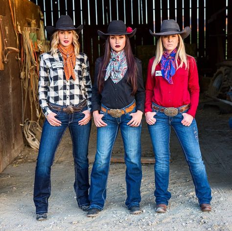 Cowboy Outfits For Women, Wild West Outfits, Mode Country, Rodeo Dress, Trajes Country, Cute Cowgirl Outfits, Cowgirl Style Outfits, Cowgirl Outfit, Country Style Outfits