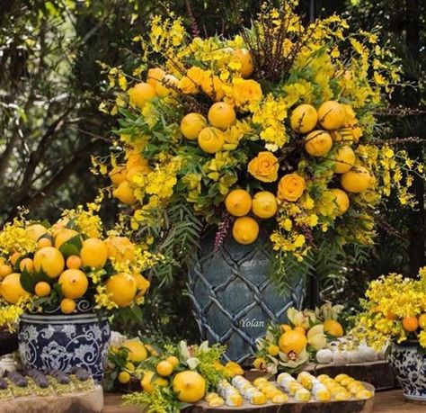 Lemon Table Decor, Italian Birthday, Bride 2023, Lemon Centerpieces, Lemon Flowers, Mediterranean Wedding, Amalfi Coast Wedding, Outdoor Wedding Inspiration, Flower Arrangements Simple