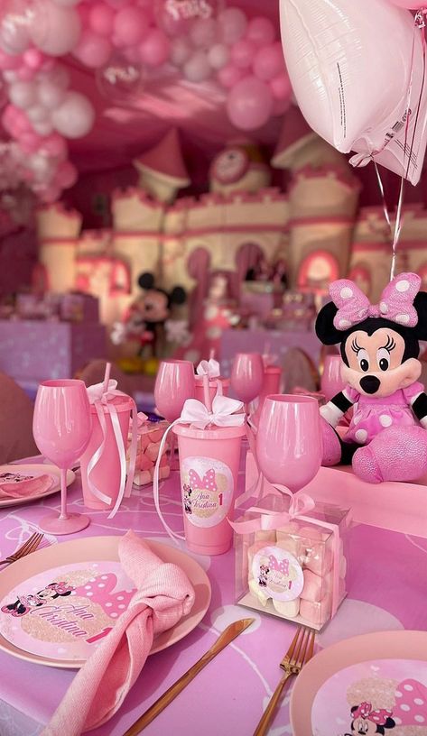 Diy Minnie Mouse Centerpieces, Minnie Mouse Birthday Theme, Minnie Mouse Theme Party, Minnie Mouse Balloons, Minnie Mouse Birthday Party Decorations, Minnie Mouse Birthday Decorations, Disneyland Birthday, 1st Birthday Girl Decorations, Minnie Mouse 1st Birthday