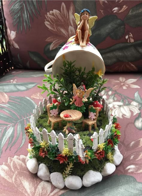 Fairy Teacup Garden, Fairy Teacup, Fairy Garden Design Ideas, Cup And Saucer Crafts, Fairy Garden Pots, Teacup Gardens, Fairy Tree Houses, Teacup Crafts, Fairy Garden Designs