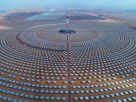 The Noor Complex Solar Power Plant in Morocco is expected to provide electricity for over 1 million people once completed in 2020. Solar Power Station, Thermal Power Plant, Advantages Of Solar Energy, Solar Power Plant, Solar Thermal, Solar Farm, Solar Energy Panels, Photovoltaic Panels, Best Solar Panels