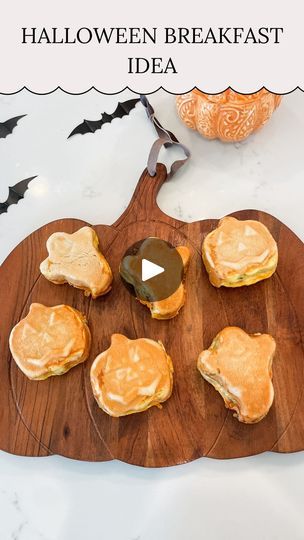 248K views · 15K reactions | 🎃 Halloween Breakfast Idea 🎃⁣
⁣
Happy October!! Here’s a super fun breakfast idea for Halloween or even just a snack before trick or treating! Press down crescent rolls into your muffin tin. Next cook 1 lb sausage until brown. Mix up 6 eggs in a bowl. Then divide sausage out into each of the tins, add the egg mixture and cheese on top! Bake at 350 for about 20 minutes!⁣
.⁣
.⁣
.⁣
.⁣
#halloween #halloweenideas #diyhalloween #halloweendiy #halloweenbreakfast #breakfastideas #breakfastrecipes #spookyseason #spookyszn | Kelsi Savage Halloween Themed Breakfast, Halloween Breakfast Ideas, Breakfast Kids, Pumpkin Song, Halloween Breakfast, Fun Breakfast, Idea For Halloween, Teacher Appreciation Gifts Diy, Happy October