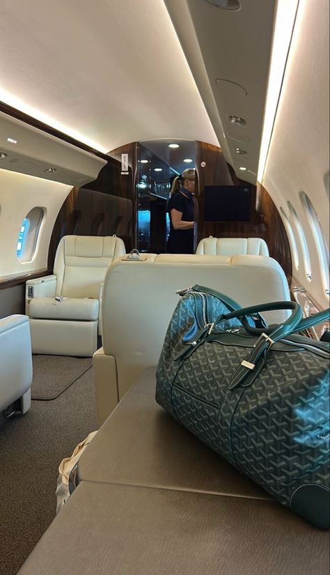 Jets Privés De Luxe, Jet Privé, Wealthy Lifestyle, Private Plane, Dream Vision Board, Rich Lifestyle, Luxury Lifestyle Dreams, Luxe Life, Luxury Aesthetic