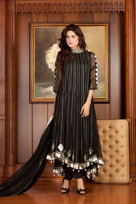 Indian and Pakistani Designer Dresses with Unique Styles Punjabi Design, Pakistani Party Wear Dresses, Trendy Party Dresses, Pakistani Party Wear, Designer Party Dresses, Beautiful Black Dresses, Outfits Woman, Indian Gowns Dresses, Designer Outfits