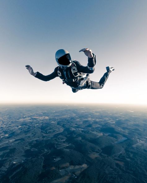 Flying is easy when done by Joel Martinez photo: @itsjoelmartinez  #parachute #parachuting #flying Jumping Tattoo, Jumping Quotes, Ski Diving, Jumping Photography, Jumping Drawing, Jump Quotes, Girl Base, Base Jump, Extreme Adventure