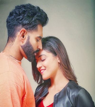 romantic whatsapp dp wallpaper Couples Dp For Whatsapp, Parmish Verma Beard, Parmish Verma, Couples Dp, Romantic Couple Images, Chef Jackets, Punjabi Couple, Army Girlfriend Pictures, Romantic Couples Photography