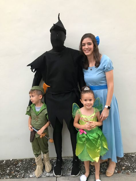 Diy Peter Pan Costume, Peter Pan Halloween Costumes, Lost Boys Costume, Shadow Costume, Peter Pan Costumes, Peter Pan Costume, Disney Dress Up, Celebrity Halloween Costumes, Diy Costume