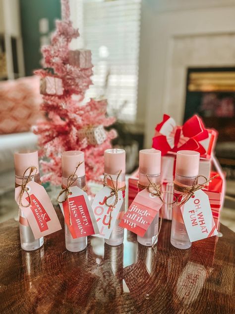 Mary Kay Christmas Gift Ideas, Mary Kay Gift Sets, Skincare Christmas, Cute Gift Wrapping Ideas, Mary Kay Christmas, Mary Kay Inspiration, Mary Kay Holiday, Mary Kay Gifts, Mary Kay Marketing