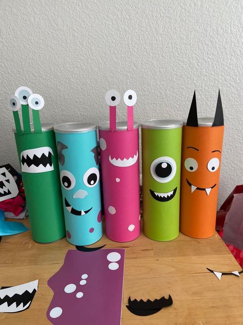 Monster Theme Classroom, Cartoon Drawing For Kids, Monster Decorations, Classroom Halloween Party, Art For Kids Hub, Diy Monsters, Monster Craft, Monster Crafts, Halloween Activities For Kids