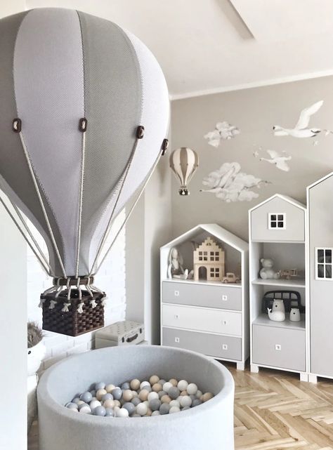 Decorative hot air balloon Light Grey/White | Fabric Air Balloon | Kids wall decoration | Ballon Decoration | Baby shower gift Décoration Baby Shower, Hot Air Balloon Decorations, Hot Air Balloon Nursery, Ball Pump, Shower Lighting, Kids Wall Decor, Hanging Mobile, Balloon Decor, Hotel Lobby