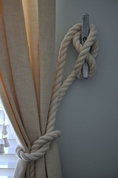 Find 16 over the top creative boat cleat decorating ideas for coastal decor here. DIY nautical decor ideas that are perfect for a lake house or beach house. Diy Nautical Decor, Boat Cleat, Koti Diy, Deco Marine, Nautical Room, Nautical Bedroom, Nautical Diy, Shore House, House Makeover