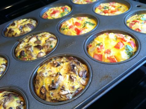 Egg muffins Turkey Bake, Egg Muffins Breakfast, Egg Muffins, Cupcake Pan, Hash Browns, God Mat, Think Food, Breakfast Muffins, Low Carb Breakfast