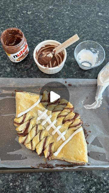 Christina Clericuzio on Instagram: "Football puff pastry dessert inspo for your next NFL sunday!!🏈🍫 a super yummy and easy recipe :)

Ingredients:
-2 sheets puff pastry
- nutella
- egg 
- vanilla icing

#easydessert #easyrecipeideas #superbowl #superbowlsunday #nflplayoffs #superbowlfood #footballgame #easydessert #puffpastries #nutella #nutellarecipes #nutellalovers #superbowlparty #footballfood #pastries #footballseason #foodinspo #dessertinspo" Easy Superbowl Desserts, Puff Pastry Dessert, Sunday Dessert, Superbowl Desserts, Puff Pastry Desserts, Vanilla Icing, Football Sunday, Nutella Recipes, Super Bowl Sunday