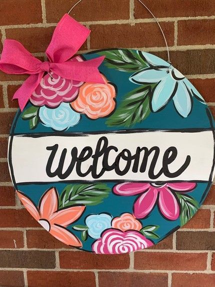 Front Door Hangers, Summer Door Hangers, Diy Kids Paint, Craft Themes, Canvas Party, Front Door Hanging, Teacher Door Hangers, Paint Crafts, Door Hanging Decorations