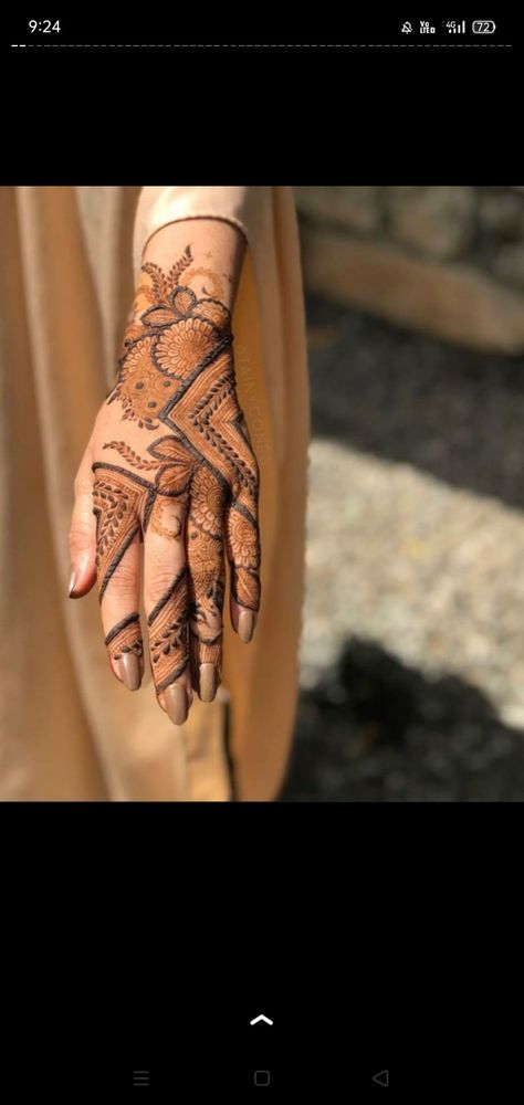 Kafif Design Back Hand, Mehendi Right Hand, Aesthetic Back Hand Mehndi Designs, Mehandi Design Aesthetic, Mehandi Designs Front Hand, Mehandi Quotes, Left Hand Mehndi Designs, Stylish Mehndi Designs For Front Hand, Mehendi Quotes