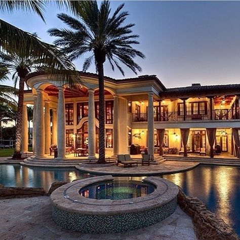 Breathtaking mansion in Hawaii  - Follow @dreamhomes ❗️❗️ #furniture #F4F #tagforlikes Hawaii Mansion, Zero Energy House, Mansion Exterior, Build Your House, Mediterranean Style Homes, Hawaii Homes, Luxury Estate, House Outside Design, Mansions Homes