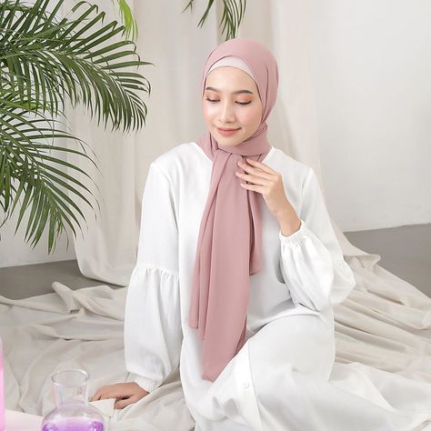 𝙎𝙪𝙥𝙥𝙡𝙞𝙚𝙧 𝙃𝙞𝙟𝙖𝙗 𝙏𝙚𝙧𝙢𝙪𝙧𝙖𝙝 on Instagram: “Restock Best seller : Ceruty babydoll✨ warna: rossybrown Gangerti lagi sama si pashmina satu ini harga baru promo 😭👏🏻 Bestseller produk,…” Logo Reference, Instagram Feed Planner, Skin Clinic, Formal Occasion, Best Seller, Instagram Feed, Baby Dolls, Laser Cut, Happy Shopping