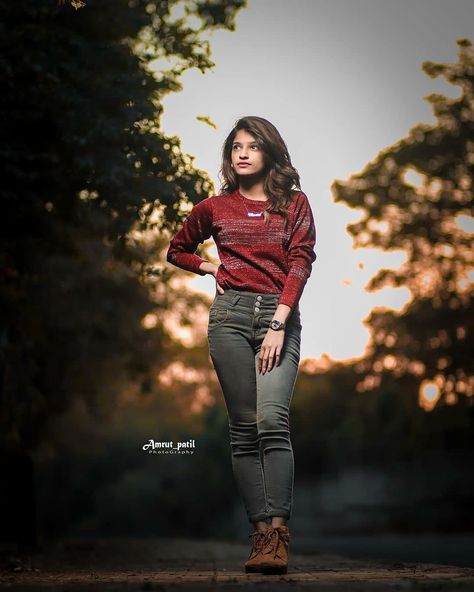 Single Girl Photoshoots, Poses In Western Dress, Single Picture Poses, Modern Photoshoot, Prewedding Pose, Women Poses, Western Photoshoot, Edit Pic, Photo Time