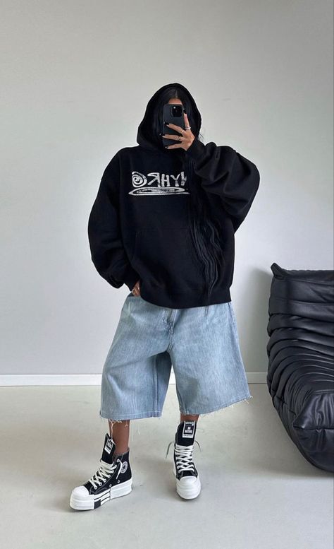 Outfit Oversize, Street Fashion Men Streetwear, Clothes Pictures, Tomboy Style Outfits, 1m Followers, Oversize Fashion, Looks Street Style, Jeans Diy, Streetwear Fashion Women