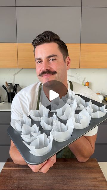 Reilly Meehan on Instagram: "Muffin Tin Tip! 👨🏻‍🍳
With all the baking that’s about to happen with season, I thought it would be a good time to remind y’all about one of my favorite baking tips—the parchment muffin tin liner! Not only will it save you a trip to the store, but they’re much cheaper (and I think cuter) than the classic muffin tin liner. Plus. It gives your muffin or cupcake more room to rise! 
Try this tip next time you’re baking! 
And if you check back tomorrow I might just have a recipe for you to use these with!😉

#kitchentips #kitchenhacks #bakingtime #bakingtips #privatechef #fallbaking #baking #recipes" Baking Secrets, Baking Goods, Muffin Liners, Baking Muffins, Muffin Tray, Cooking 101, Muffin Tins, Smoothie Ingredients, Muffin Cups