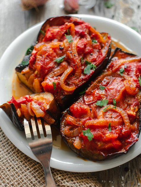 Eggplant With Tomatoes, Greek Eggplant, Eggplant Boats, Aubergine Recipe, Lent Recipes, Fresh Dishes, Fresh Tomato Sauce, Eggplant Dishes, Baked Eggplant