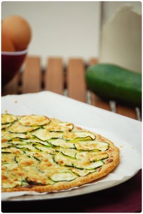 Tarte fine aux courgettes et Boursin Tarte Fine, Salty Foods, Meals For One, No Cook Meals, Food Inspiration, Love Food, Food Lover, Parmesan, Salad Recipes