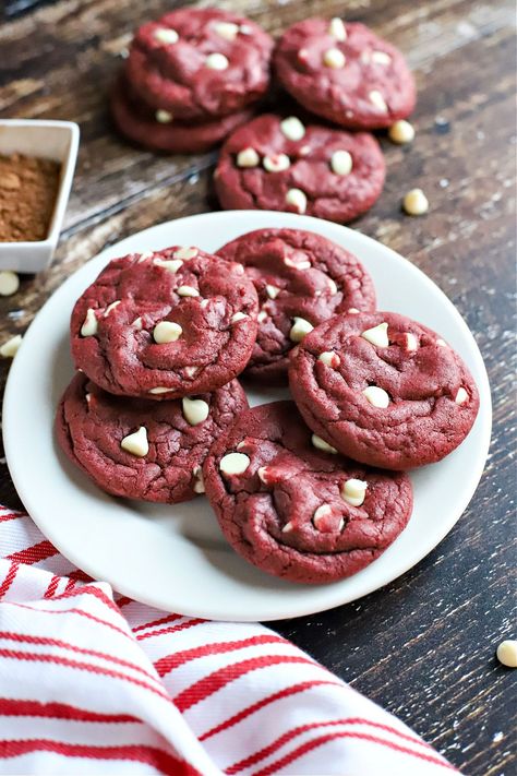 Red Velvet Cookies Red Velvet Cake Mix Cookies, Red Velvet Cookie Recipe, Cream Cheese Sugar Cookies, Drop Cookie Recipes, Easy To Make Cookies, Velvet Cookies, Chocolate Chip Cookie Mix, Best Holiday Cookies, Shugary Sweets