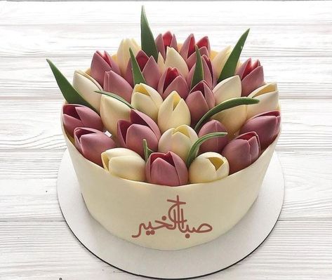 Tulip Cake, Modern Birthday Cakes, Chocolate Work, Elegant Birthday Cakes, Creative Cake Decorating, Creative Birthday Cakes, Simple Birthday Cake, Cake Decorating Designs, Pretty Birthday Cakes