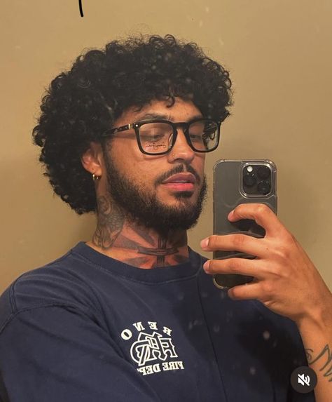 Worst Hairstyles, Worst Haircuts, Mens Twists Hairstyles, Taper Fade Curly Hair, Glasses Tattoo, Chubby Guy, Hispanic Men, Men Haircut Curly Hair, Latino Men