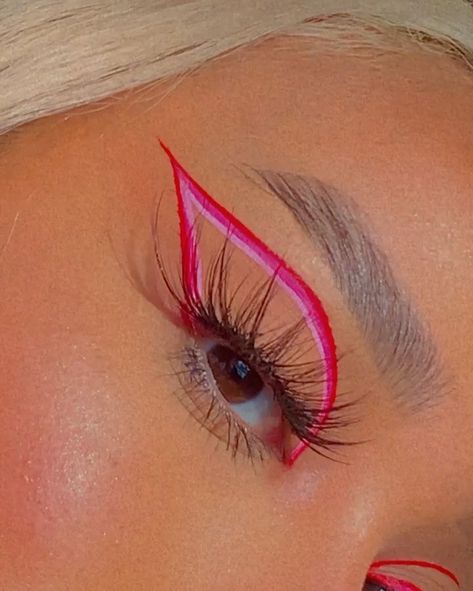 Harry Styles Makeup Inspired, Harry Styles Makeup, Pink Graphic Liner, Eyeliner Ideas, Pink Eyeliner, Funky Makeup, Concert Makeup, Red Eyeliner, Rose Makeup