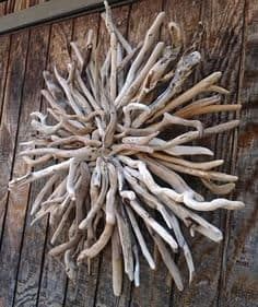 Weathering Wood, Diy Driftwood, Driftwood Wreath, Driftwood Diy, Tiki Decor, Driftwood Projects, Driftwood Wall Art, Driftwood Sculpture, Driftwood Decor