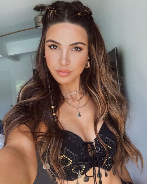 Cochella Hair, Coachella Hair, Coachella 2018, Rave Hair, Negin Mirsalehi, Festival Outfits Rave, Top Hairstyles, Beautiful Curls, Festival Hair