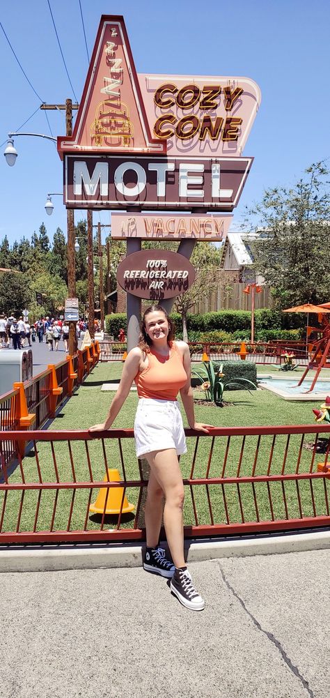 California Adventure Disneybound, Cozy Cone Motel, Platform Converse Outfit, Car Outfit, Converse Outfit, Adventure Car, Disneyland Outfits, California Outfits, Cars Land