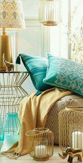 Turquoise + Gold •~• home accessories Chic Interior Design, Bedroom Remodel, Diy Simple, Decor Hanging, Chic Interior, Hanging Flowers, My New Room, Blue And Gold, Caravan Home