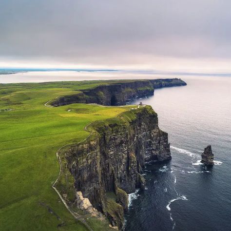 Technical Theatre, Go Irish, Ireland Travel Guide, Virtual Field Trips, Road Trip Destinations, Cliffs Of Moher, Visit Ireland, Voyage Europe, Destination Voyage