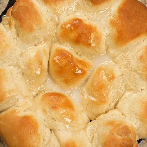 Pani Popo Recipe, Pani Popo, Coconut Rolls, Coconut Roll, Hawaiian Recipes, Hawaiian Sweet Rolls, Hawaii Food, Coconut Sauce, Hawaiian Rolls