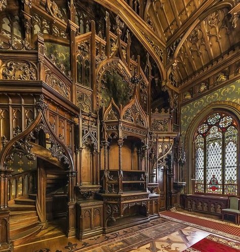 Gothic Architecture Of Lawyer's House (Kelch Mansion) In Saint-Petersburg, Russia Strange Decor, Gothic Victorian House, Tsarskoe Selo, Mansion Homes, Architecture Cool, Gothic Mansion, Gothic Interior, Detail Arsitektur, Abandoned Cities