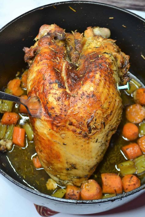 Dutch Oven Turkey Breast - Jersey Girl Cooks Dutch Oven Turkey Breast, Romertopf Recipes, Dutch Oven Turkey, Oven Turkey Recipes, Baked Dinners, Smoked Whole Turkey, Oven Turkey, Toasted Turkey, Cooked Turkey Recipes