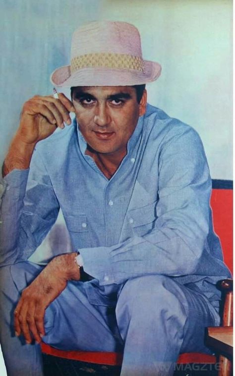 Sunil Dutt Actor, Old Bollywood Actors, Nargis Dutt, Sunil Dutt, Indian Retro, Retro Cinema, Film Tips, Sanjay Dutt, Old Bollywood Songs