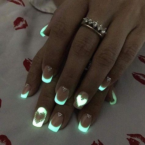 Glow In The Dark Nails, Dark Nail Designs, Dark Nail, Unghie Sfumate, Luminous Nails, Hair Girls, Model Shoes, Cute Acrylic Nail Designs, Glow Nails