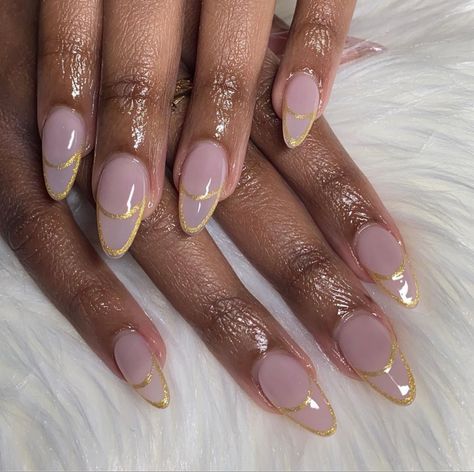 White Nails Gold Tips, Gold Nails With Rhinestones, White Nails With Gold Design, Nails Gold Tips, Nails With Gold Design, Classy Gold Nails, White Nails With Gold, Nails With Rhinestones, Gold Nail Designs