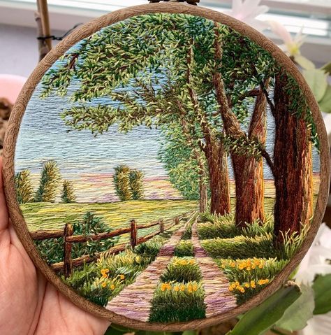 Olya on Instagram: “Finished summer embroidery 🧵🍀 I called it “under the oaks” 💚 I feel the gentle warm wind blowing into my face while watching this…” Large Embroidery Hoop, Nature Embroidery, Landscape Embroidery, Embroidery Hoop Art Diy, Diy Embroidery Patterns, Basic Embroidery Stitches, Embroidered Art, Pola Sulam, Hand Embroidery Projects