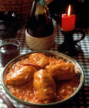 Hungarian Stuffed Cabbage Cabbage Rolls Polish, Hungarian Stuffed Cabbage, Hungarian Christmas, Best Meat Dishes, Cabbage Dishes, Creative Meals, Sausage And Rice, Stuffed Vegetables, Italian Meals