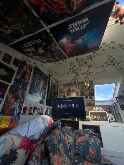 Nerd Bedroom Aesthetic, Nerd Room Decor, Nerd Bedroom, Nerd Room Ideas, Uni Dorm, Bedroom Transformation, Nerd Room, College Room Decor, College Dorm Room Decor